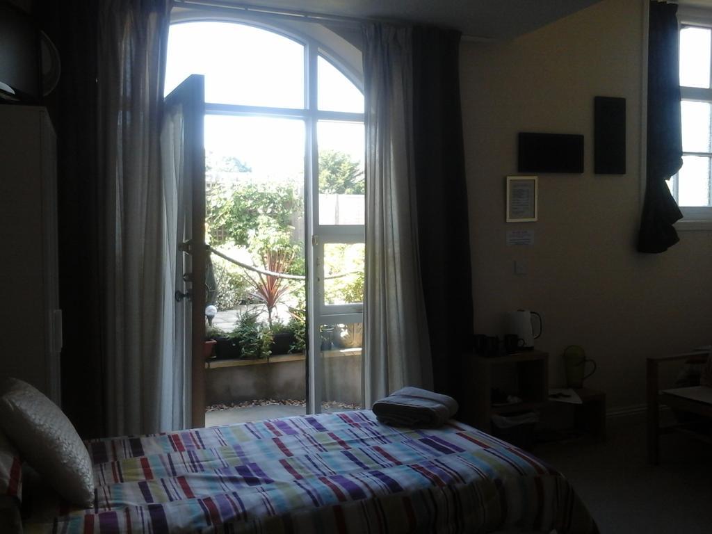 The Royal Oak Hotel Weymouth Room photo