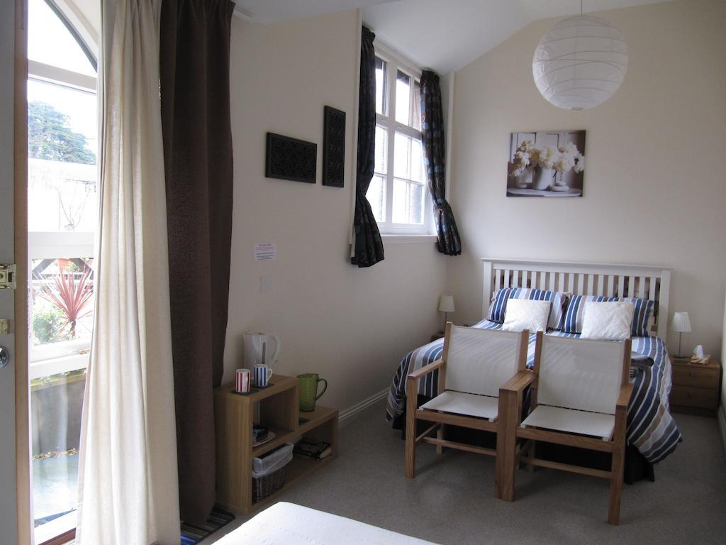 The Royal Oak Hotel Weymouth Room photo